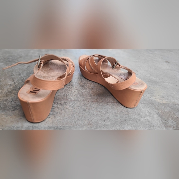 Korks by Kork-ease platform sandals tan buckle - Picture 6 of 7